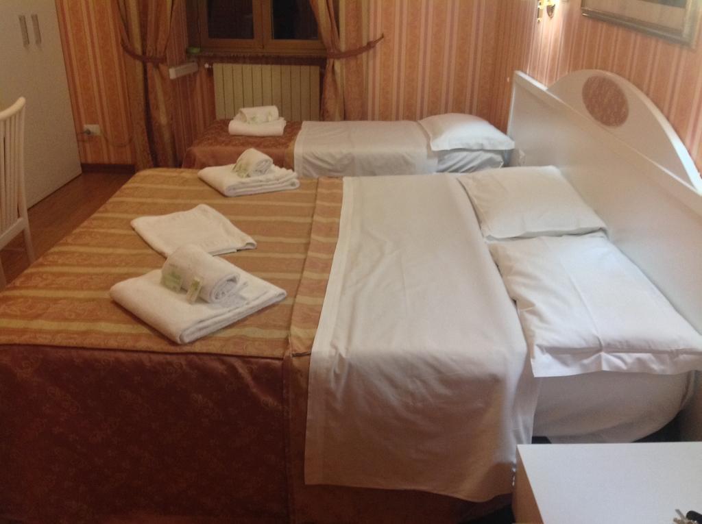 Rome Palace Room photo
