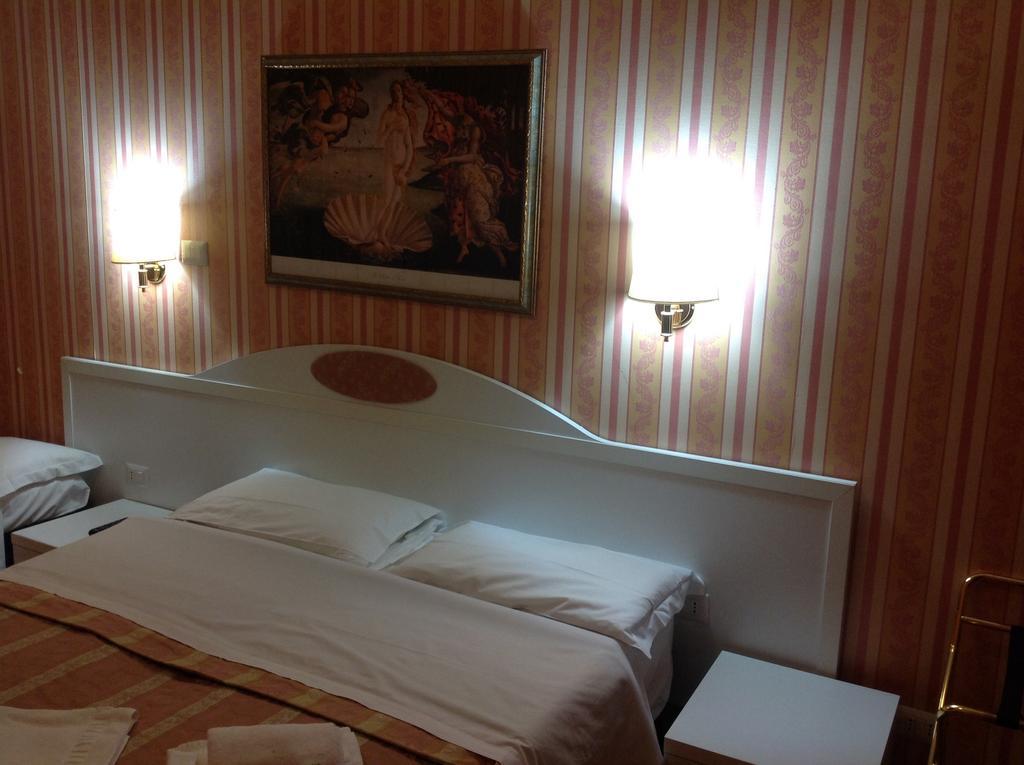 Rome Palace Room photo