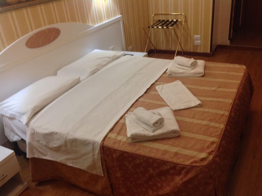 Rome Palace Room photo